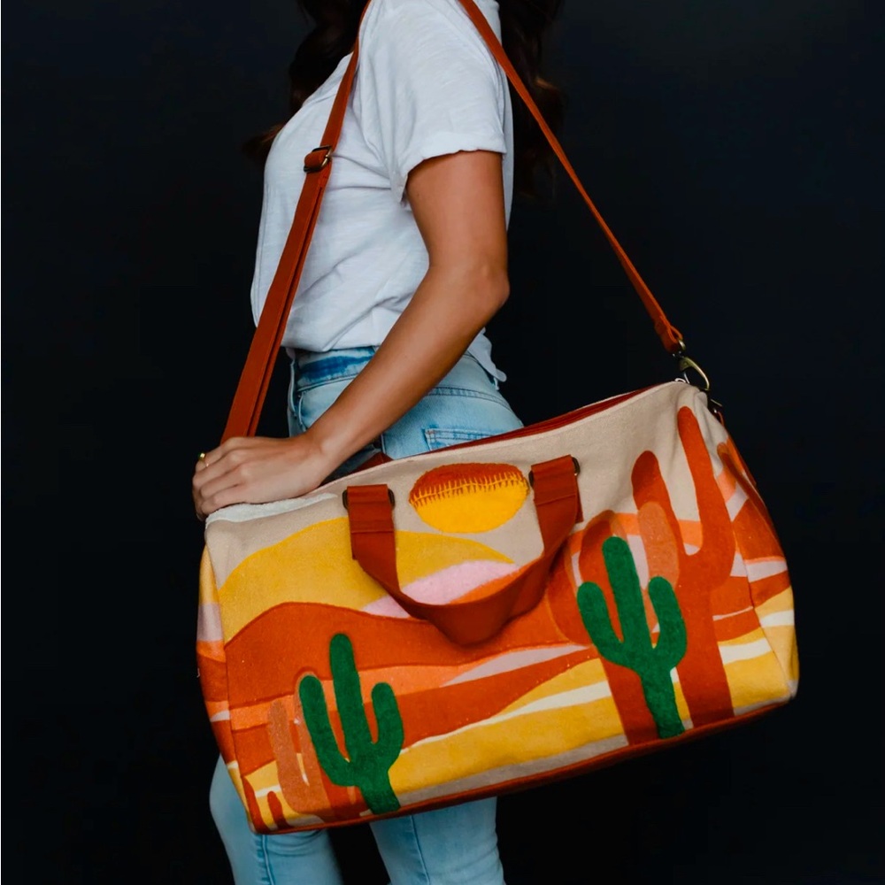 Last one 💚! Gorgeous desert duffle bag 😍🏜️!
